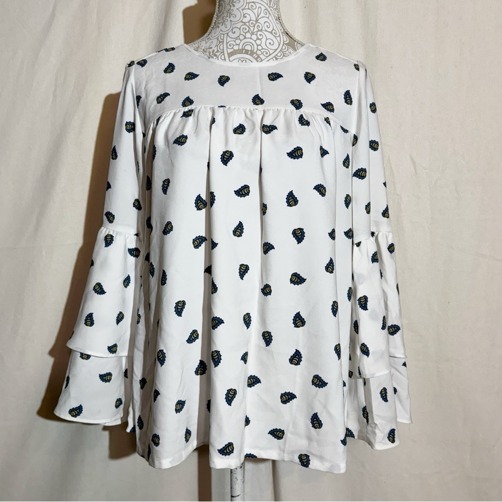 Loft // white paisley print ruffle sleeve top size small mar1
